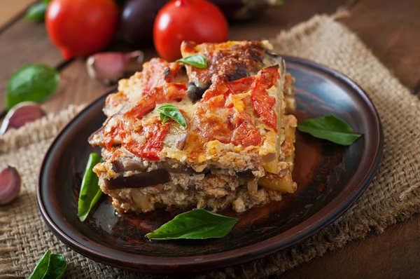 How to Prepare a Traditional Greek Moussaka with Layered Eggplant and Béchamel?